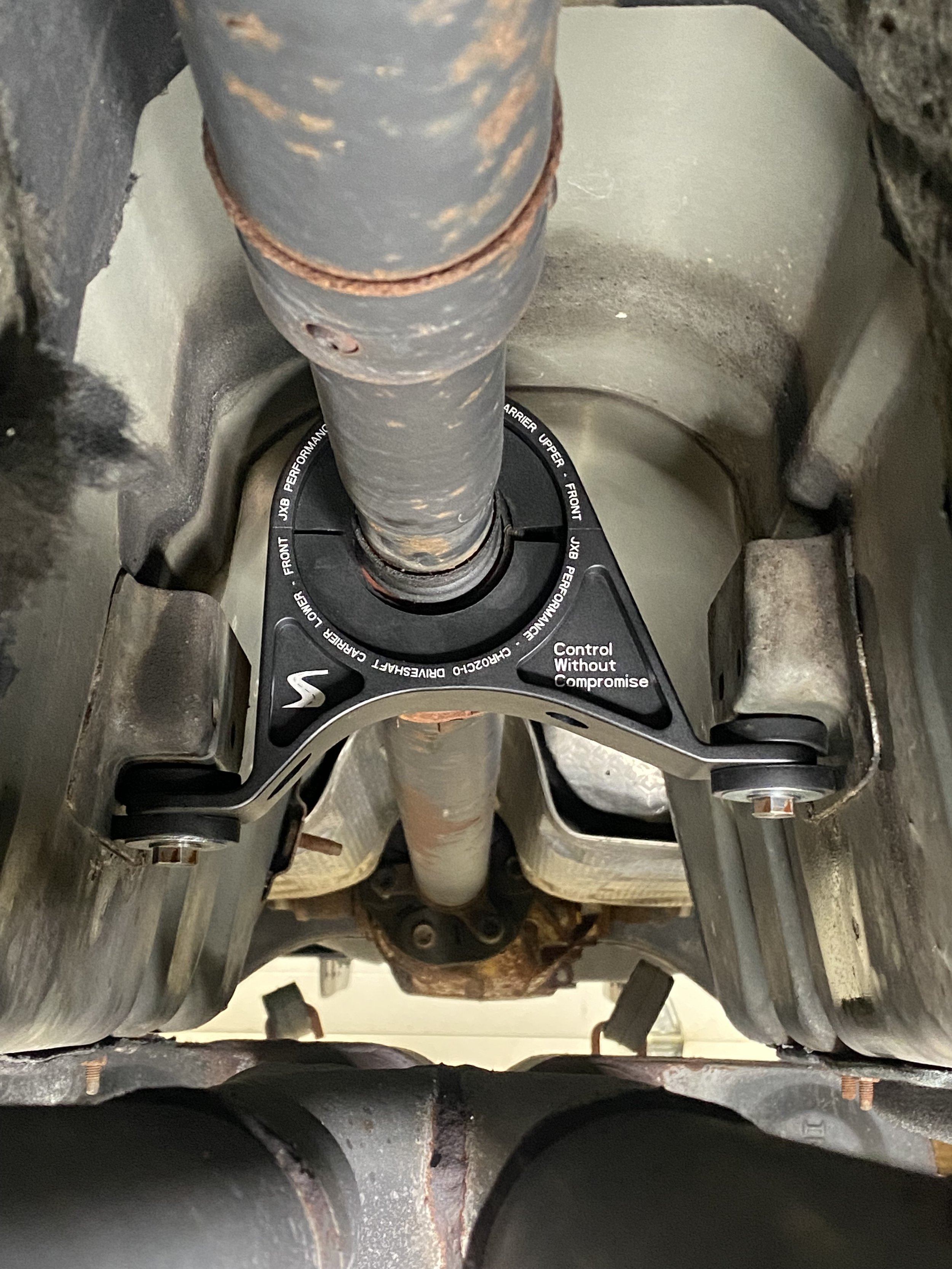 LX en LD Pre-Facelift (2005-2014) Dodge Charger/Challenger/Magnum/Chrysler 300 Cardanas tussenaslager steun upgrade (CHR02A0)